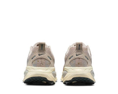 Nike Vomero 18 SE W "Cream II"